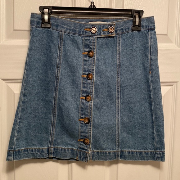 Forever 21 Dresses & Skirts - NWOT Forever 21 Button Down Denim Skirt…size S